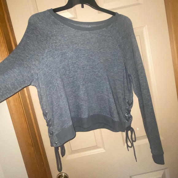 Gray long sleeved shirt with ties on the side - Picture 2 of 2